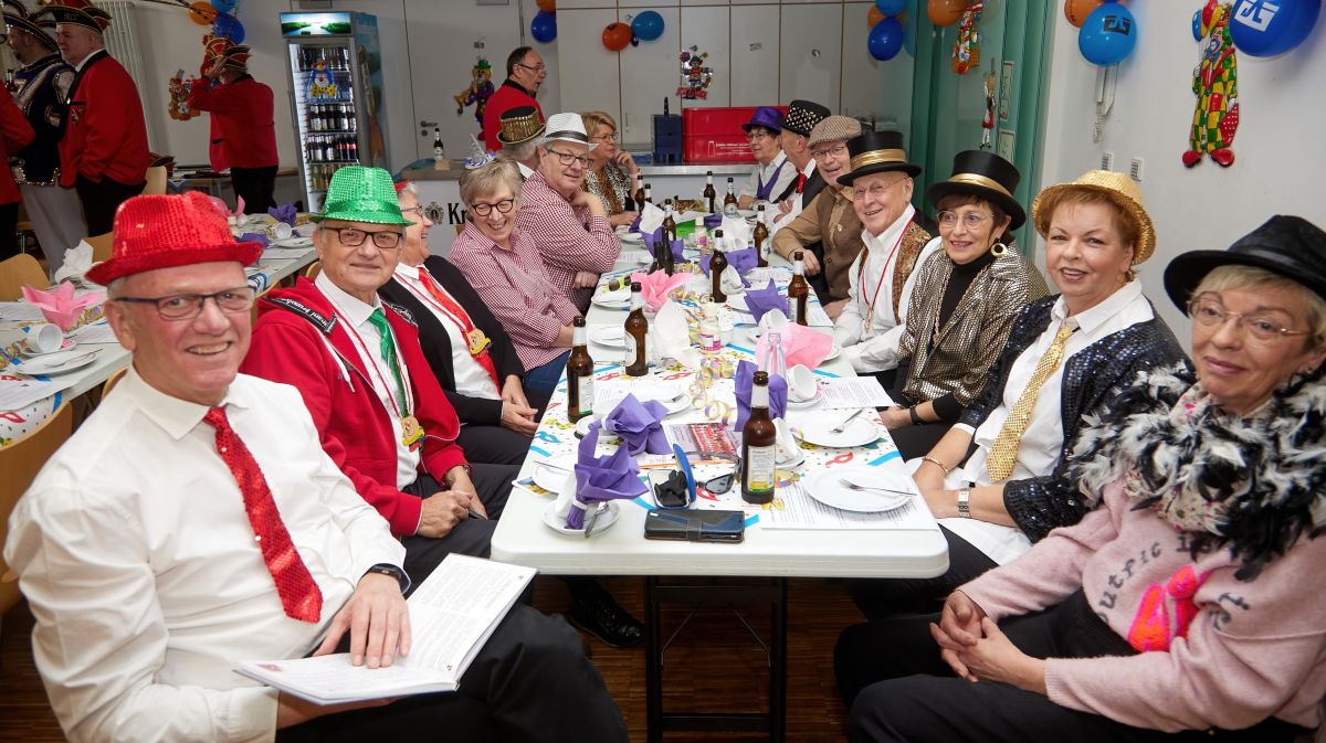 Kostümiert und gut gelaunt wurde Seniorenkarneval gefeiert. von privat