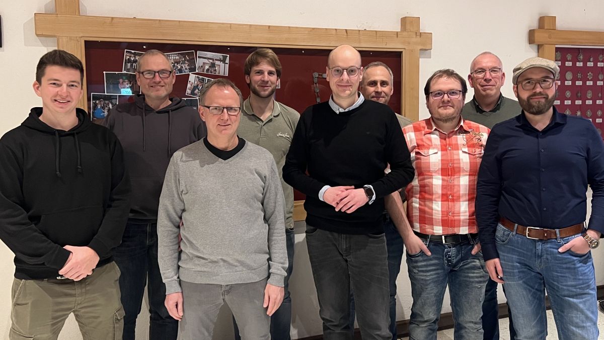 Der Vorstand des Schützenvereins Kirchveischede. von privat