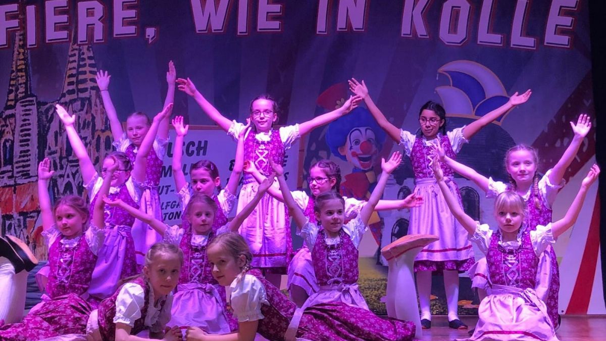 Die jungen Jecken haben Spaß beim Kinderkarneval in Oberveischede. von privat