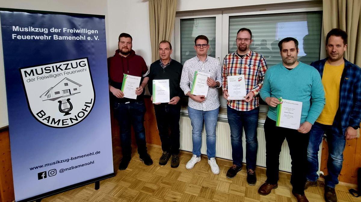 Der Vorsitzende Stefan Schmidt (r.) mit den Geehrten Eric Thöne, Friedhelm Willmes, Moritz Schöttler, Frederik Linn und Daniel Ribeiro (v.l.). von privat