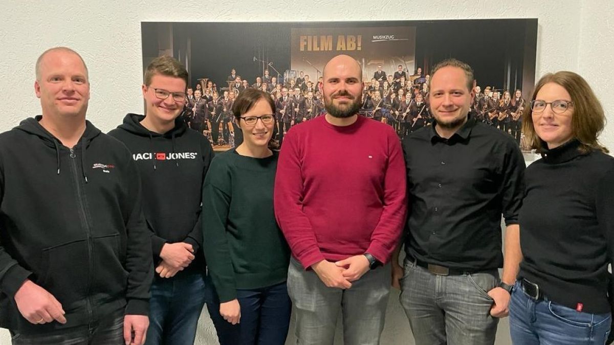 Mitgliederversammlung des Musikzuges Ennest: Boris Wortmann, Adrian Maiworm, Melanie Eckmann, Tobias Horten, David Frey und Daniela Buschmann (v.l.) von privat
