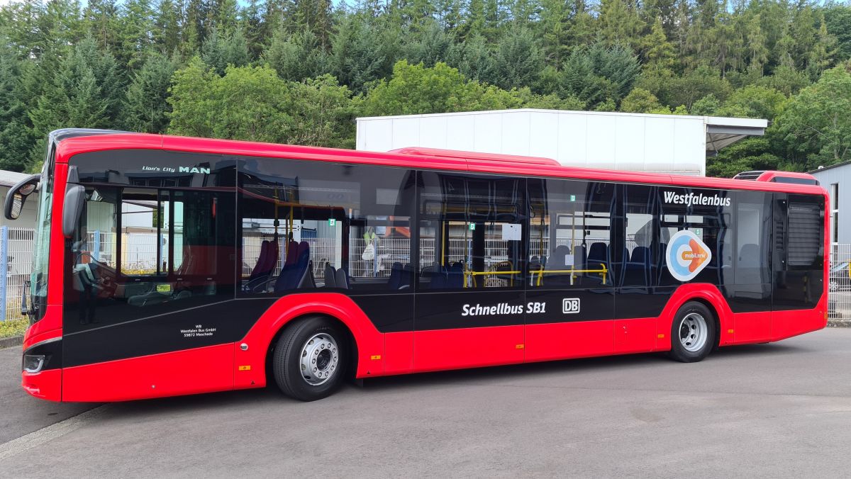 Ein Bus der Schnellbuslinie SB 1 Siegen - Olpe. von Westfalenbus