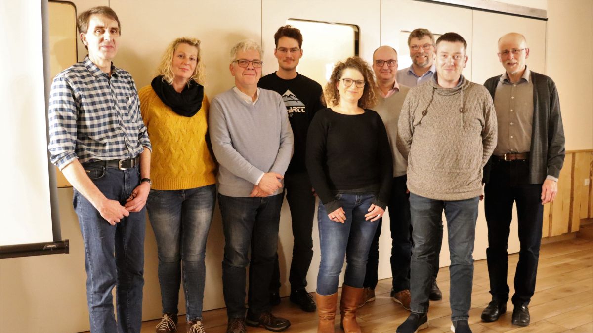 Ein Teil des Vorstands der Tischler-Innung Westfalen-Süd. von Rebecca Dalhoff | Textwerk Attendorn