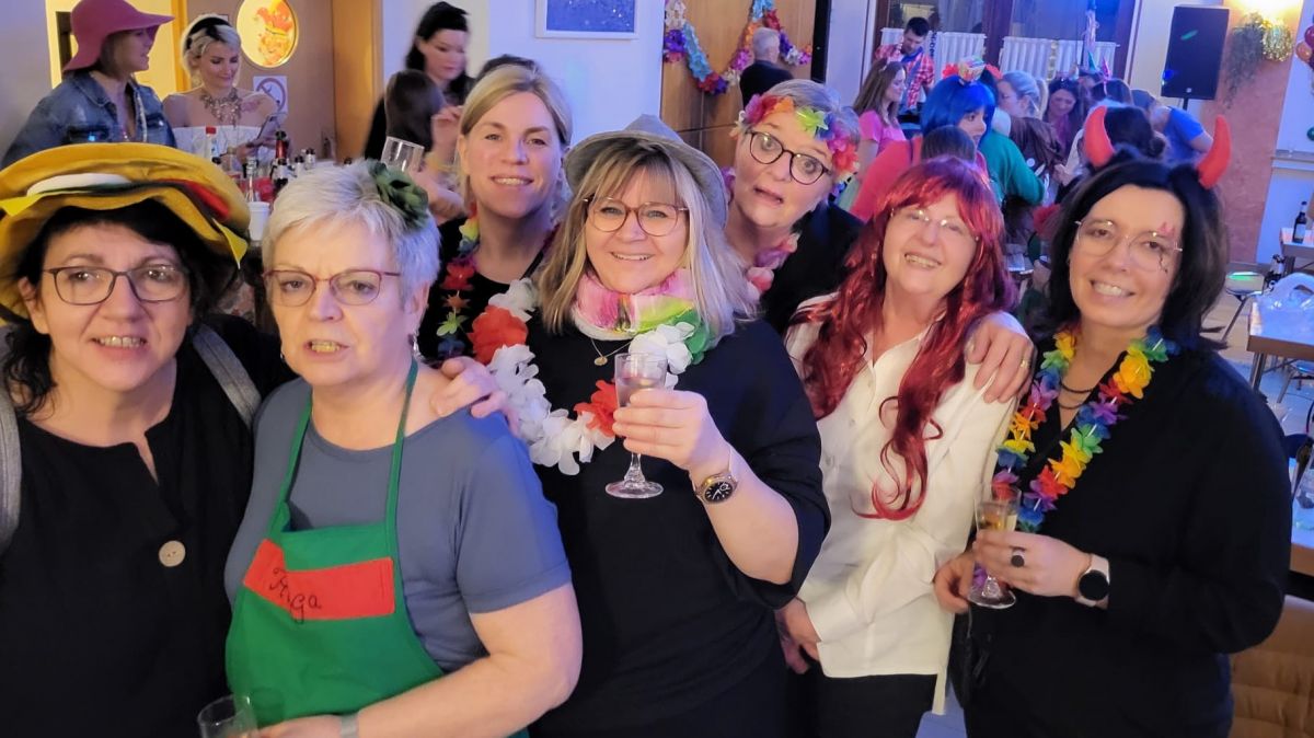 Das abwechslungsreiche Programm der „Schnattergänse“ und ihrer Gäste begeisterte die Damen im Meggener Pfarrheim. von privat