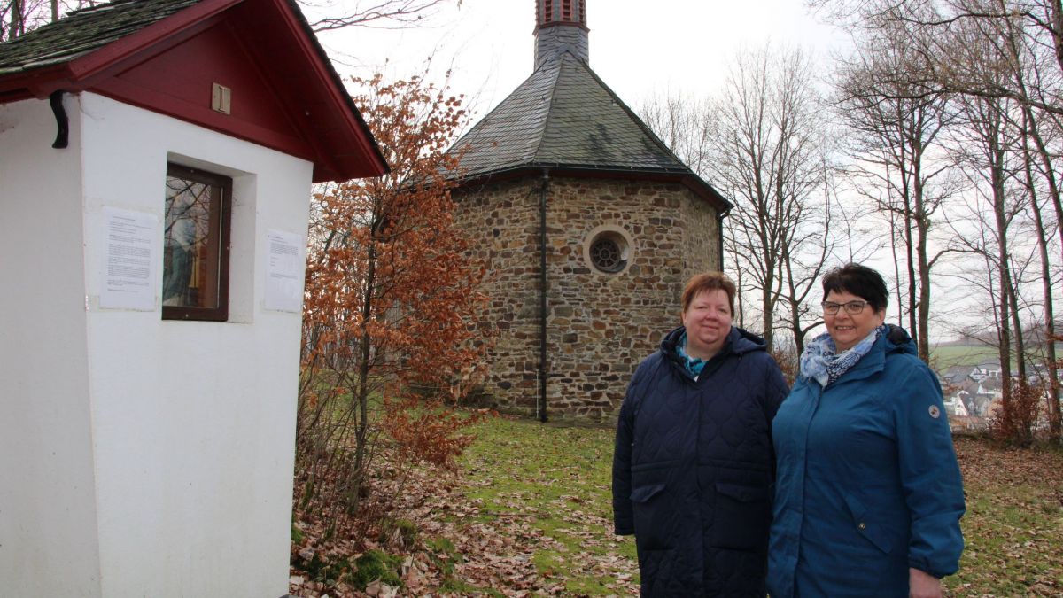 Sabine Kramer und Johanna Schledorn organisieren mit dem Gemeindeausschuss Elben und den St. Helena-Frauen Aktionen rund um den Kreuzweg und planen ebenfalls, das 175-jährige Jubiläum in diesem Jahr zu feiern. von Lorena Klein
