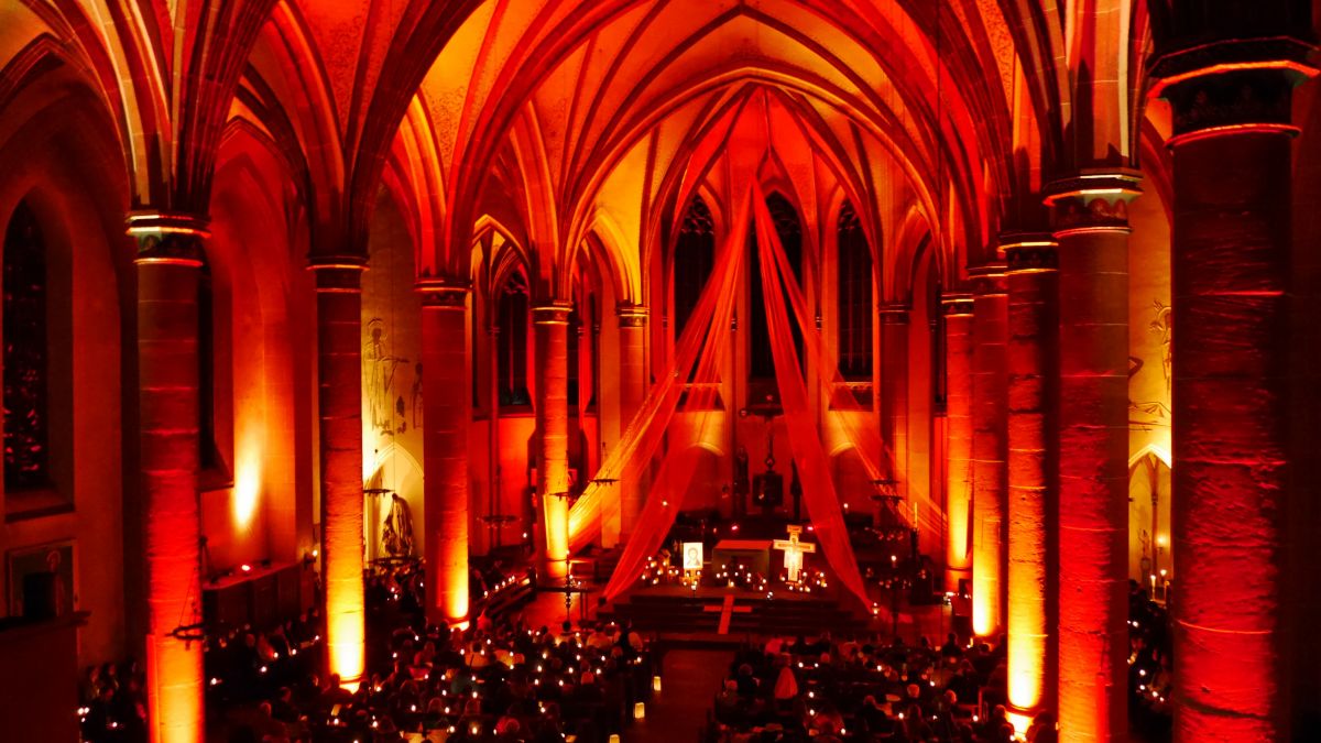 Am Tag des Kriegsbeginns vor einem Jahr findet in der Olper Martinuskirche die Nacht der Lichter statt. von privat