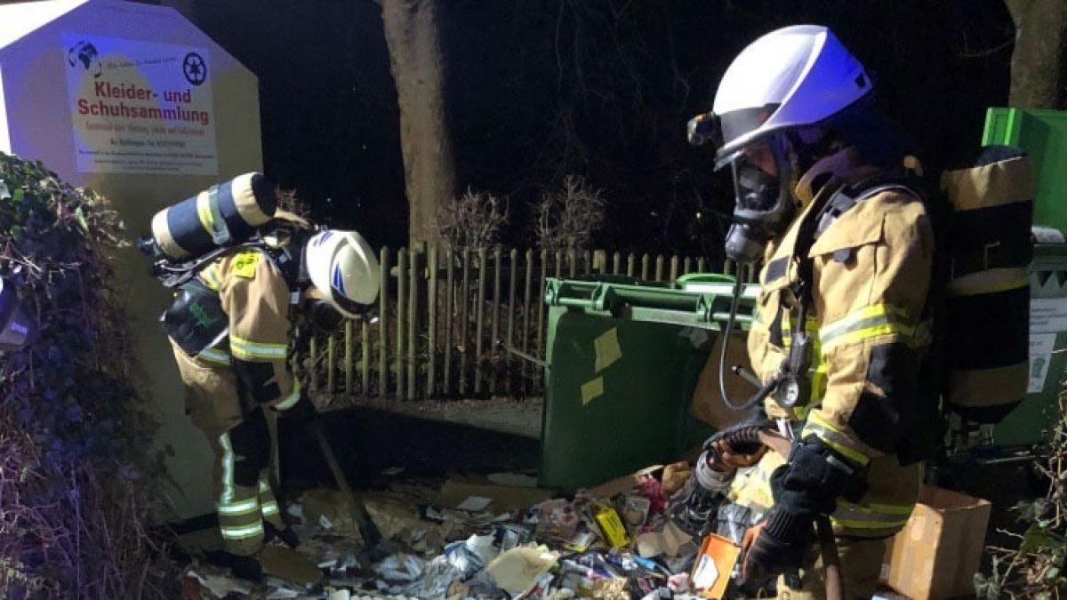 Die Feuerwehr löschte drei Containerbrände in Lüdenscheid. von Polizei Märkischer Kreis