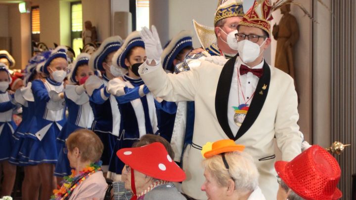 Beste Stimmung herrschte bei der Karnevalsfeier im Elsper Seniorenheim.