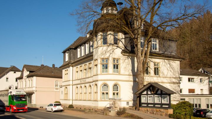 Das Rathaus der Gemeinde Kirchhundem.