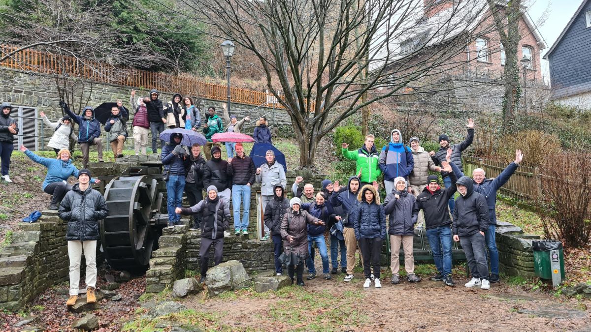 Schüler und Lehrer des Projekte während der Stadtführung in Olpe. von privat
