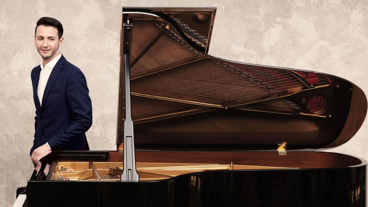 Der international erfolgreiche Pianist Michail Lifits spielt im Rahmen der Konzertreihe „Piano Solo“ im Kreishaus Olpe. von Felix Broede