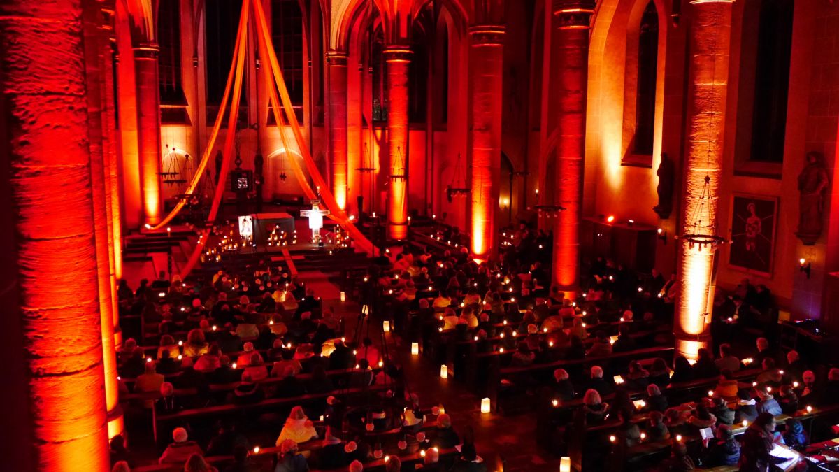 Rund 500 Personen nahmen an der dritten Nacht der Lichter in der St.-Martinus-Kirche in Olpe teil. von privat