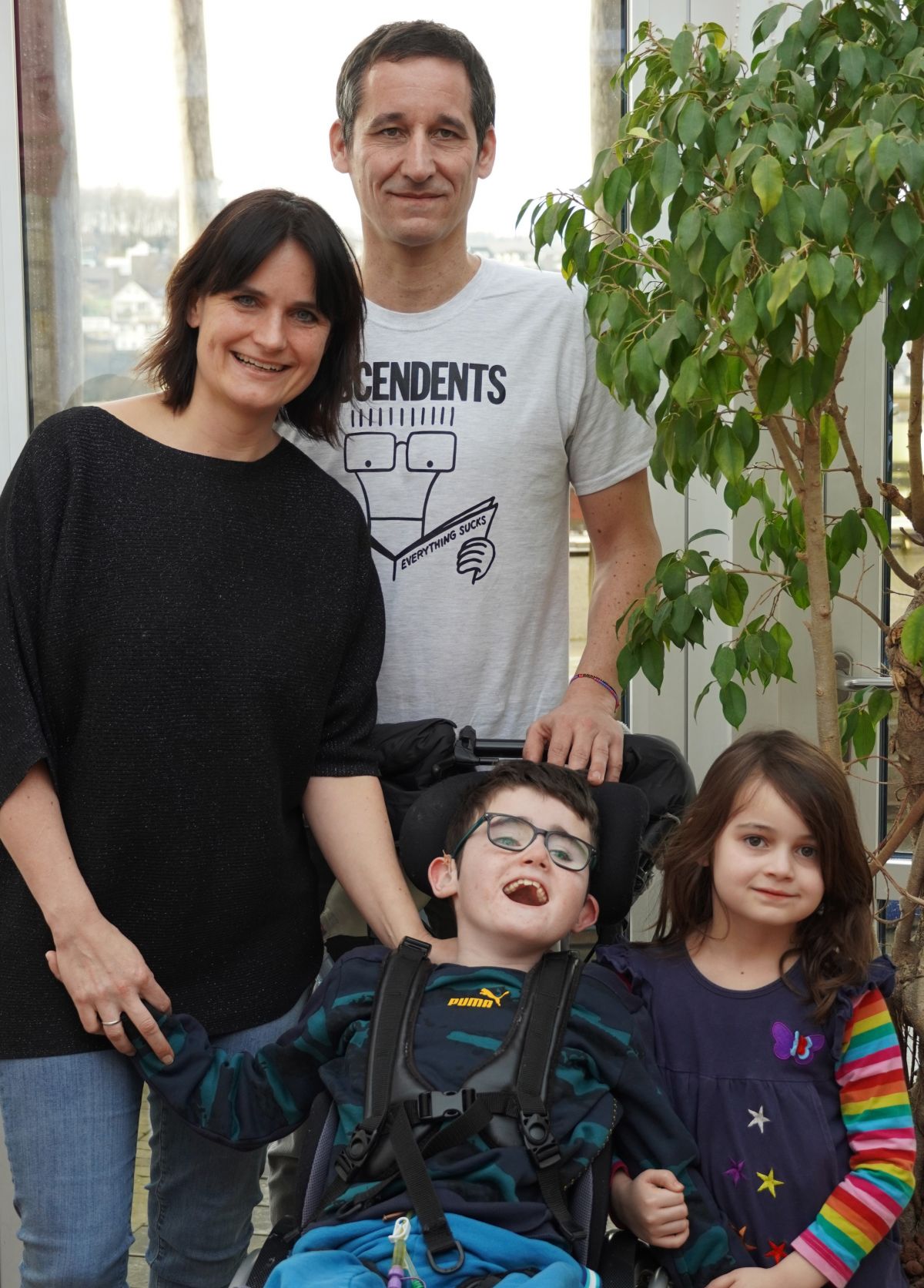 Nina S. und Christoph D. mit Luuk und Polly bei ihrem Besuch im
Kinder- und Jugendhospiz Balthasar. von privat