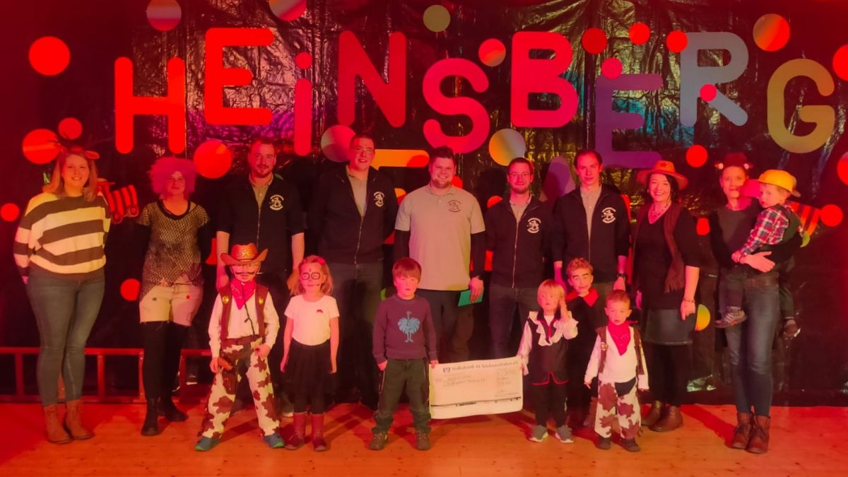 Die Bärengruppe Helberhausen überreichte dem Kindergarten Heinsberg eine Spende von 3.000 Euro von privat