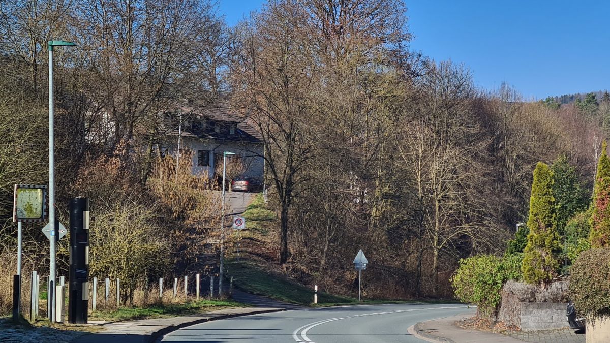 Der alte Starenkasten in St. Claas wurde durch eine moderne Säule ersetzt. von Nicole Voss