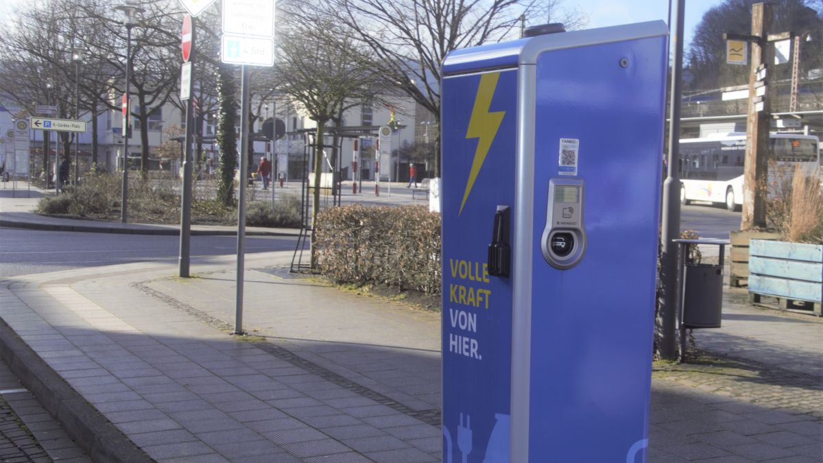 Symbolfoto E-Ladesäule von Alina Cisse