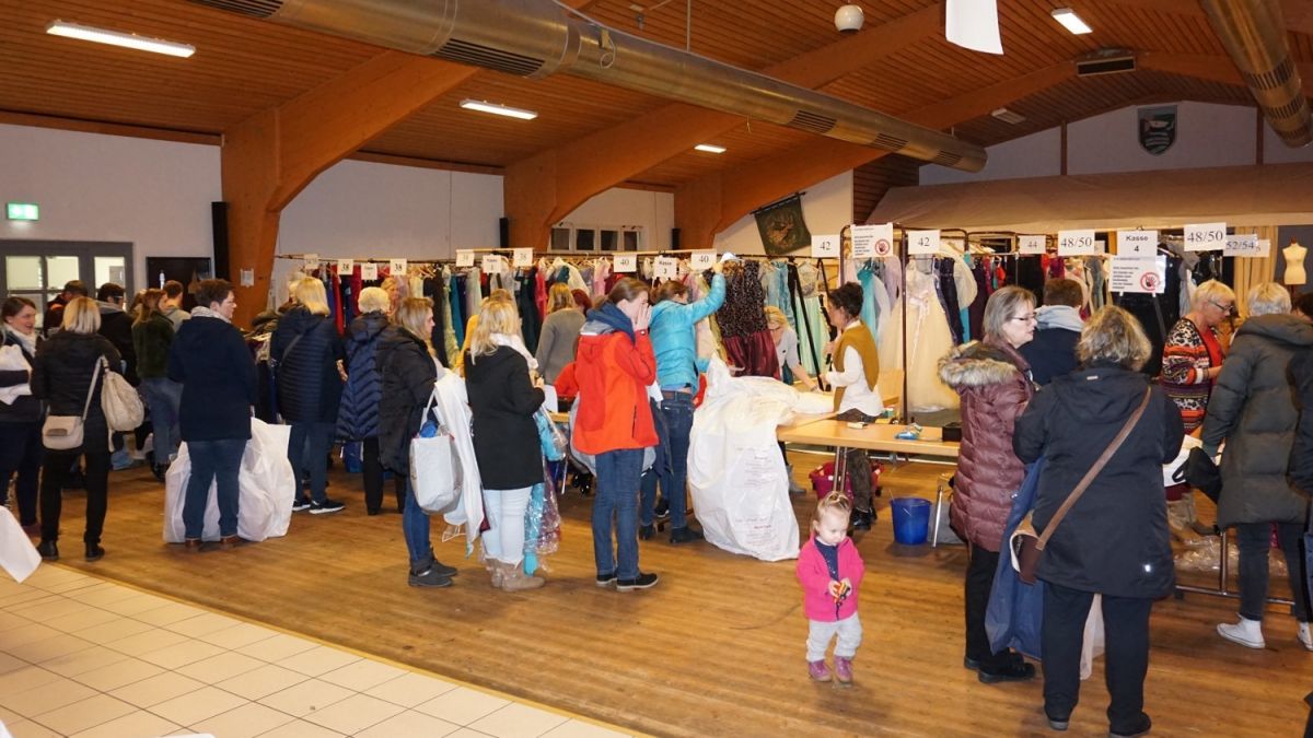 Die Kleiderbörse findet in der Hundemtalhalle statt. von privat