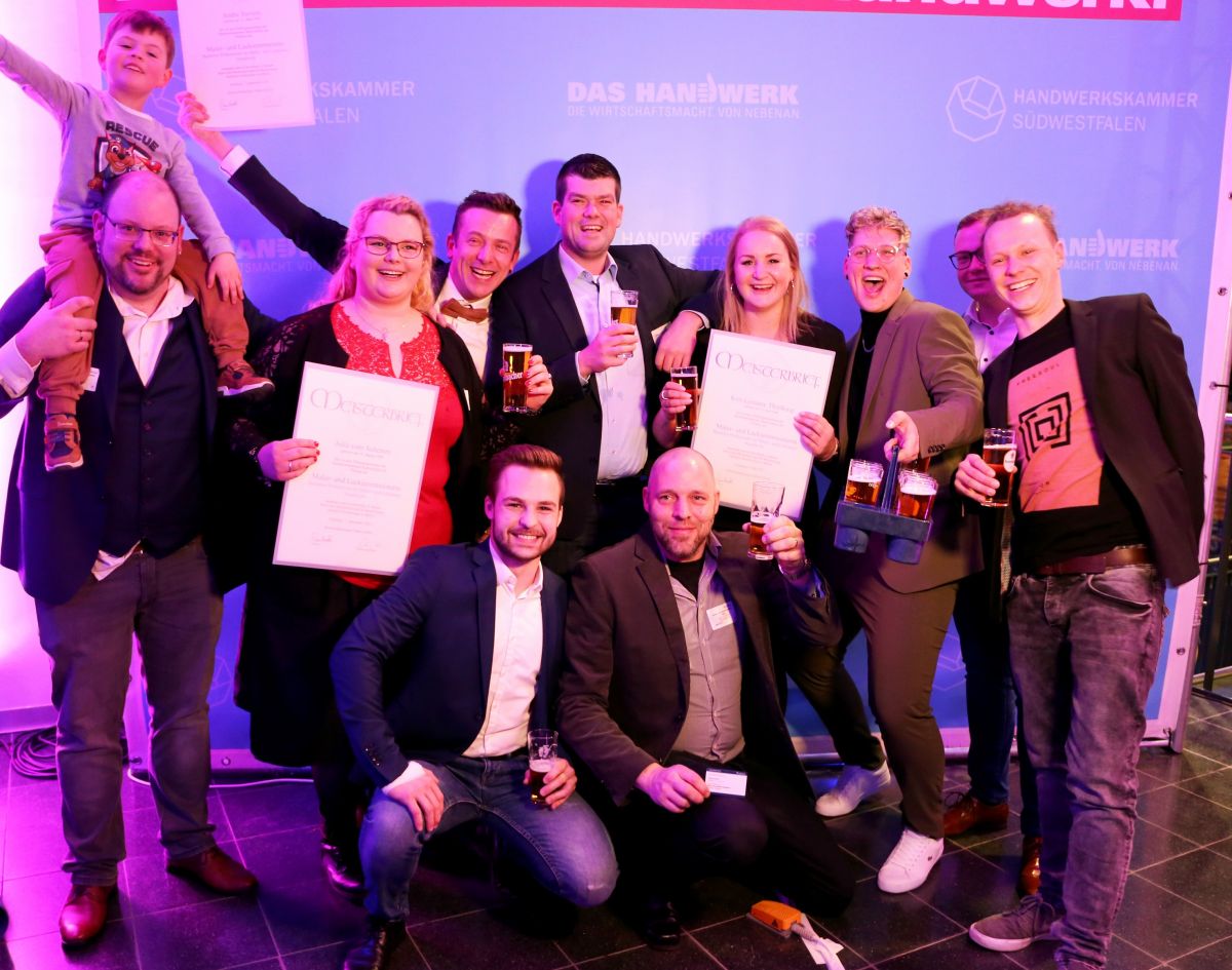 Freuten sich über ihren Abschluss: Teilnehmer der Meister- und Absolventenfeier in Siegen. von Handwerkskammer Südwestfalen