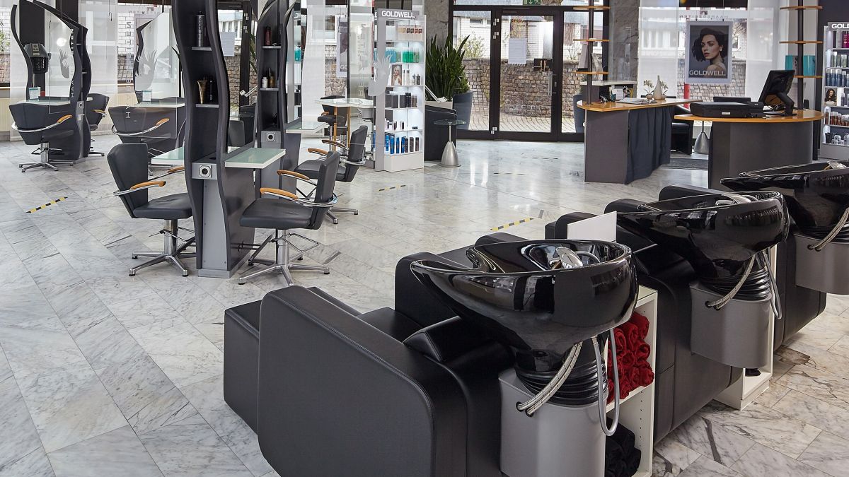 Anlässlich seines 25-jährigen Jubiläums veranstaltet der Friseursalon Haareszeiten am Samstag, 1. April, einen Tag der offenen Tür am Standort in Altenhundem. von Haareszeiten