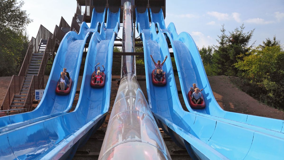Der Wellenreiter ist eine beliebte Attraktion im Panorama Park. Ab Samstag, 1. April, ist der Familien-, Freizeit- und Wildpark im Sauerland wieder geöffnet. von Pano GmbH