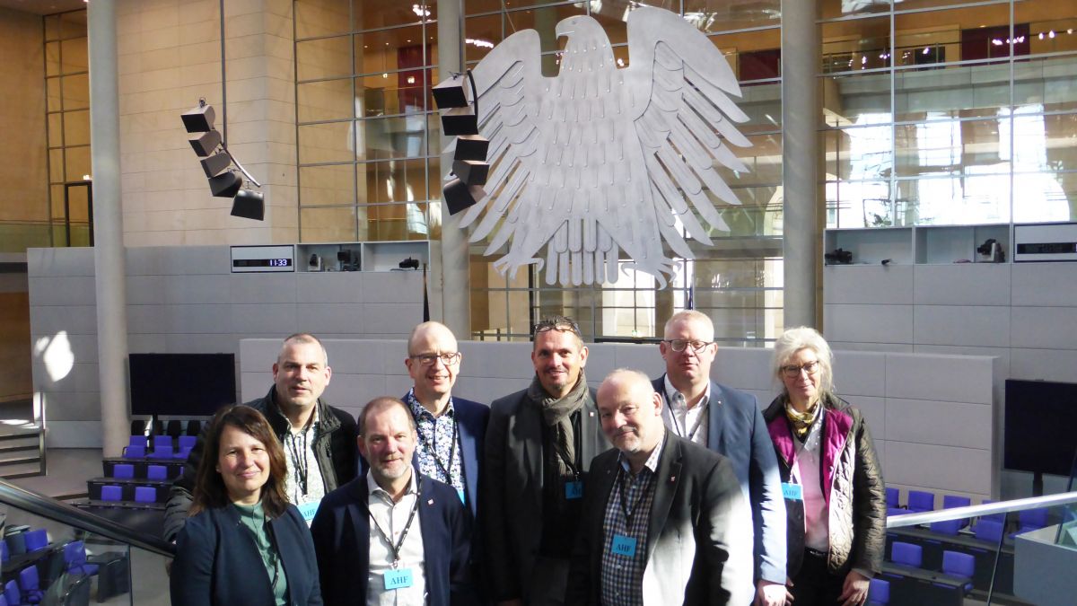 Vertreter des Caritasverbandes Olpe reisten zum fachlichen Austausch mit heimischen Bundestagsabgeordneten nach Berlin. von Caritasverband Olpe