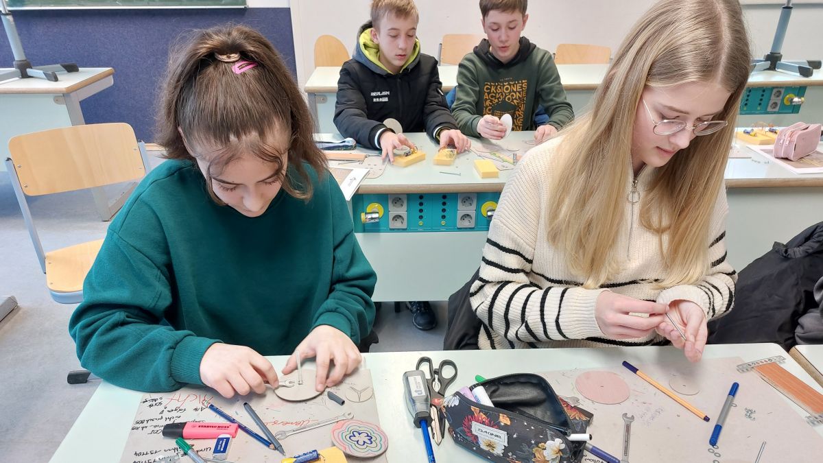 Konstruieren und Ausprobieren: Das stand beim Besuch von MINT on Tour am GymSL auf dem Programm. von privat