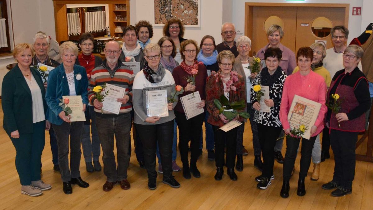 Zahlreiche Jubilare des Meggener Kirchenchores wurden für ihr jahrelanges Engagement ausgezeichnet. von privat