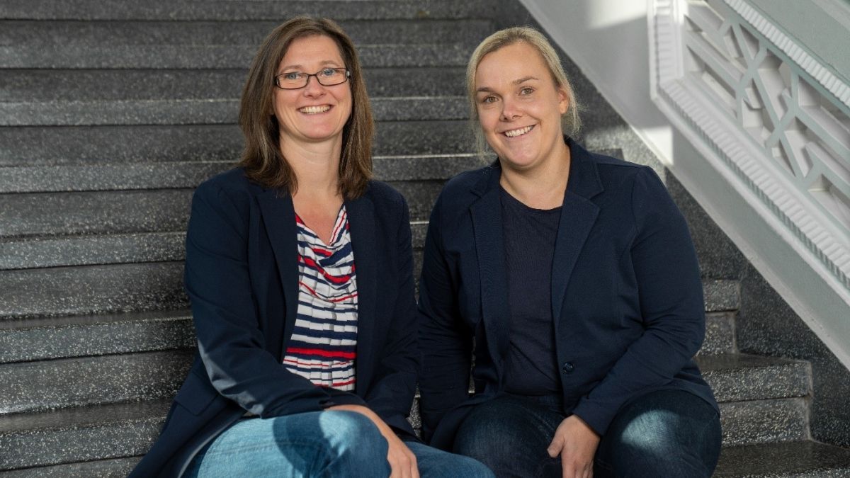 Die Beraterinnen der Regionalagentur, Melanie Schreier und Dorothea Kuhl (von links), freuen sich auf eine Kontaktaufnahme auch von sogenannten Kleinstunternehmen. von SICHTBAHR – Daniel Bahr