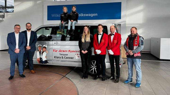 Von links: Sebastian Kray (Verkaufsleiter VW) und Boris Siewer (Serviceleiter) vom Autohaus...