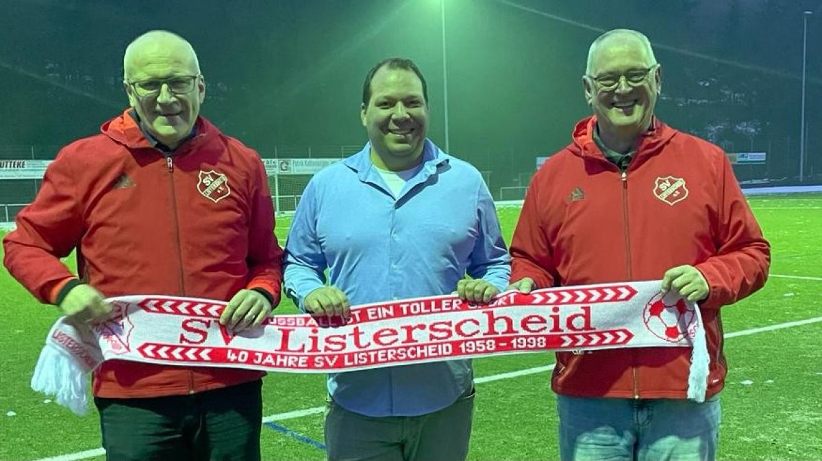 Von links: Sportlicher Leiter Thorsten Becker, der neue Trainer Christian Arndt sowie der 1. Vorsitzende Hubertus Springob. von privat