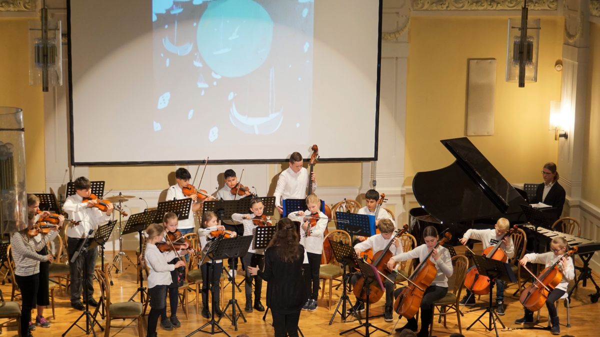 Das Klassenorchester beim Auftritt des Rivius Gymnasiums in Attendorn. von privat