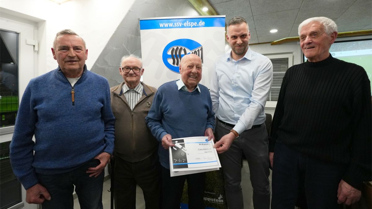 Gerd Hochstein, Josef Albrecht, Hugo Köhler, Vorstand Fabian Biermann und Hubert Schulte (von links). von privat