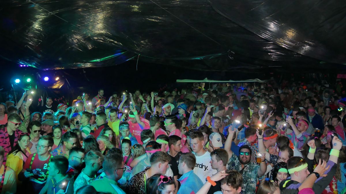 Die Jugendabteilung des SV Brachthausen-Wirme feiert am Samstag, 8. April, die Trash Pop Party in Brachthausen. von Celine Kebben