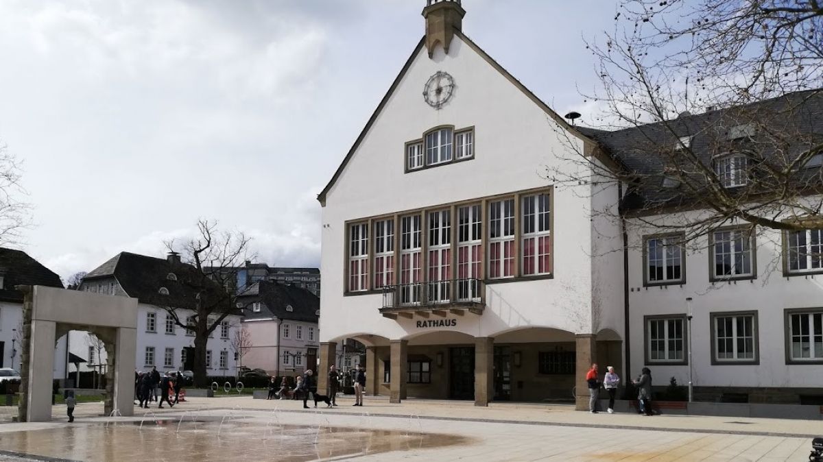 Die Veranstaltung findet im Attendorner Rathaus statt. von Adam Fox
