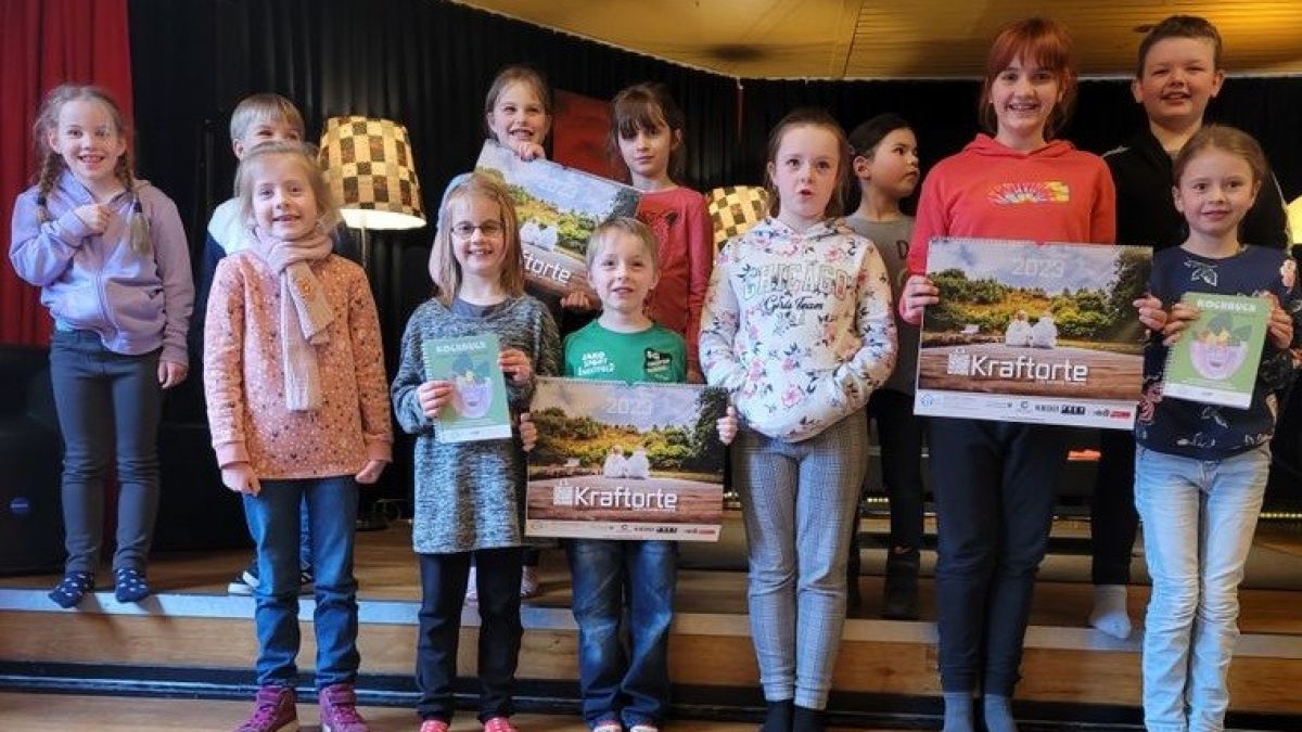 Das Kochbuch und der Kalender brachten Geld in die Kasse des kjkhauses. Die Einnahmen und Spenden sind für den Warenkorb bestimmt. von privat