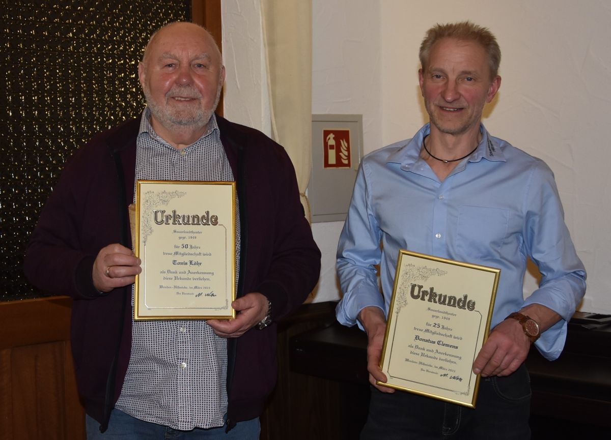 Donatus Clemens (r.) und Tonis Löhr wurden für ihre treue Verbundenheit ausgezeichnet. von privat