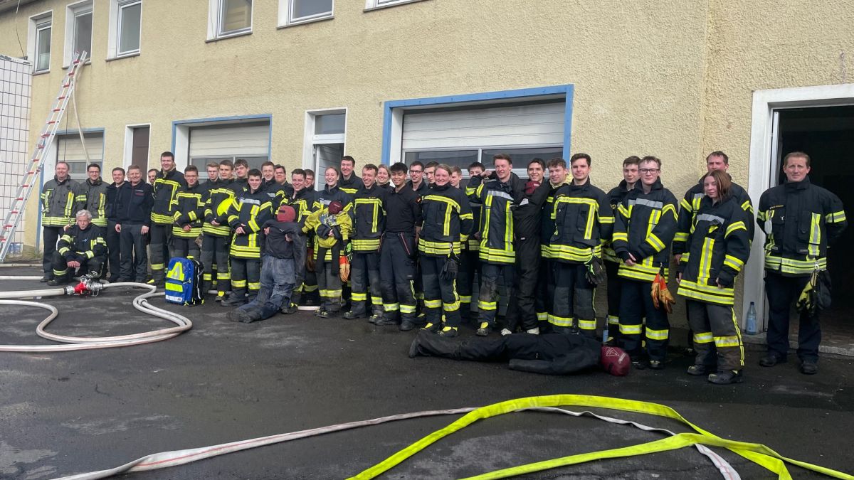Die neuen Atemschutzgeräteträger mit ihren Ausbildern. von Feuerwehr