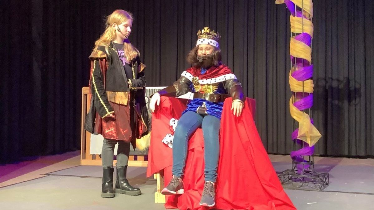 Das Stück „Cool Cat“ brachte die englische Theater AG kürzlich am St.-Ursula-Gymnasium Attendorn auf die Bühne. von St.-Ursula-Gymnasium