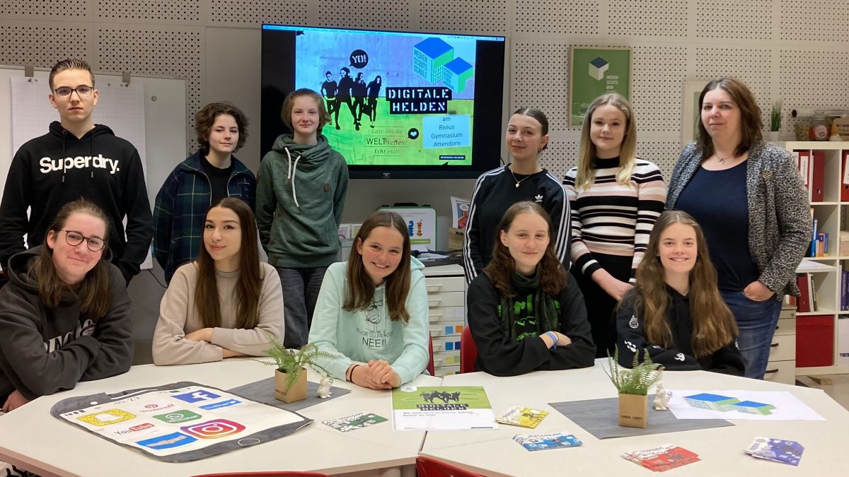 Die Medienscouts Digitale Helden des Rivius Gymnasiums. von privat