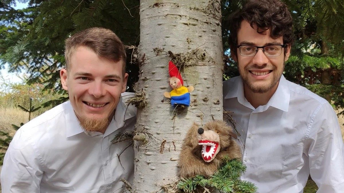 Christian und Daniel Griese tauchen mit den Gästen in die Märchenwelt ein. von privat