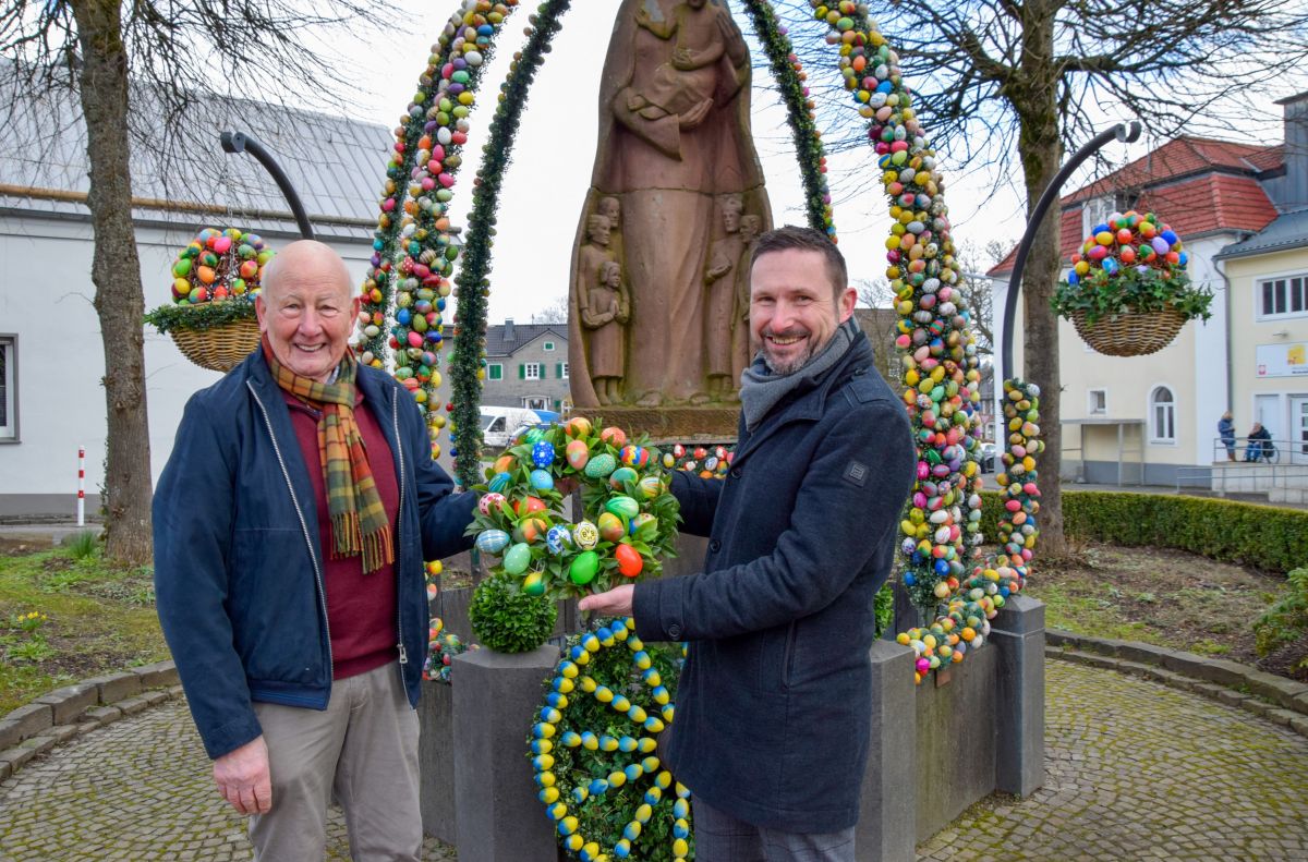 Osterbrunnen in Welschen Ennest feierlich eingeweiht. von Tine Schmidt