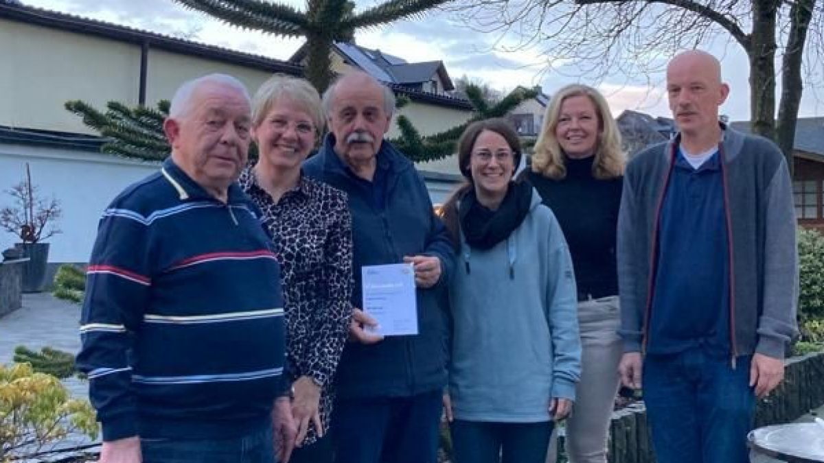 Versammlung beim SGV Elspe: (v.l.) 2. Vorsitzender Karl-Josef Dörk, Beisitzerin Nicole Wittwer, Jubilar Heinz Griese (50 Jahre), Schriftführerin Rebecca Linn-Ullrich, Beisitzerin Eva Thielmann und Kassierer Carsten Bierbach. von privat