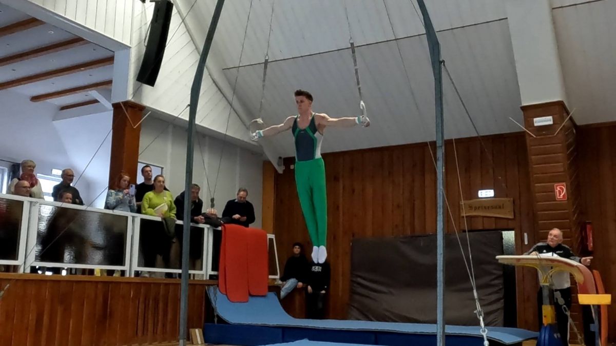 Mattis Eckstein an den Ringen. von privat