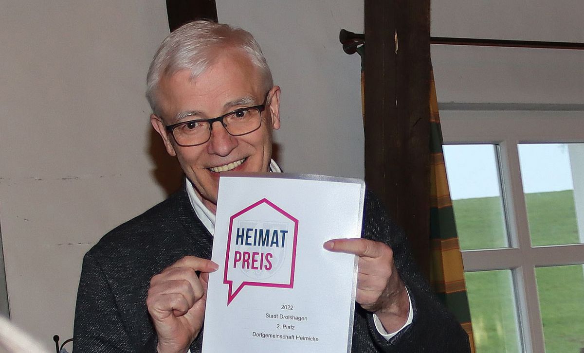 Alfons Wigger nahm den Preis stellvertretend für die Dorfgemeinschaft Heimicke entgegen. von Rüdiger Kahlke