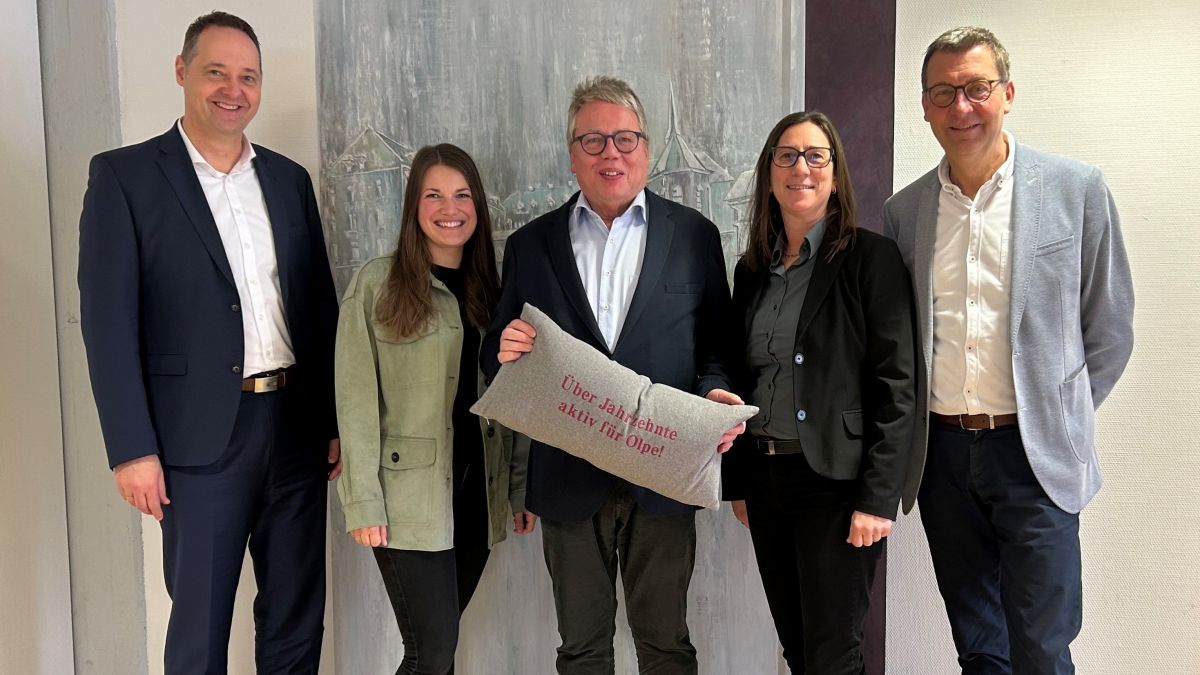 Bürgermeister Peter Weber, Klarissa Hoffmann, Peter Enders, Silke Niederschlag und Thomas Bär (von links). von Kreisstadt Olpe