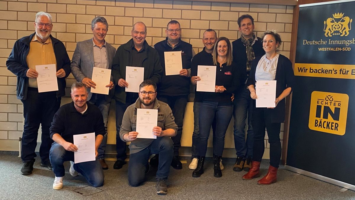 Sind stolz auf die „sehr gute“ und „gute“ Qualität ihrer Brote: die Bäckermeisterinnen und Bäckermeister der Bäckerinnung Westfalen-Süd. von Rebecca Dalhoff | Textwerk Attendorn