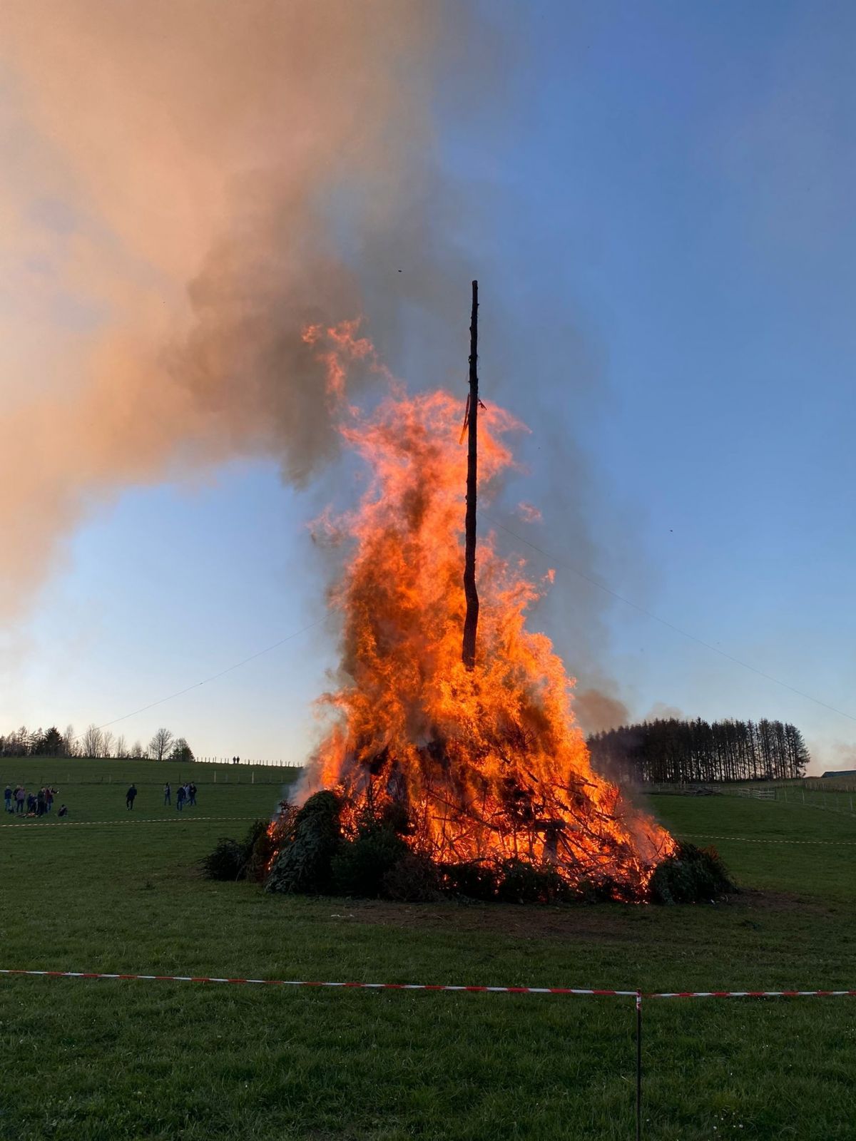Das Osterfeuer in Drolshagen. von privat