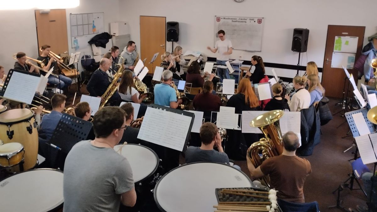 Bei einem Probenwochenende gab der Musikverein Saalhausen den Konzertstücken den letzten Schliff. von privat
