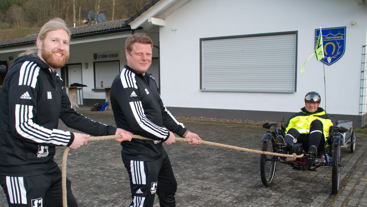 Ziehen gemeinsam mit Mario Löcker an einem Strang: die Kapitäne der SG-Teams Michael Autsch (links) und Christopher Bock. von © SG Albaum/Heinsberg
