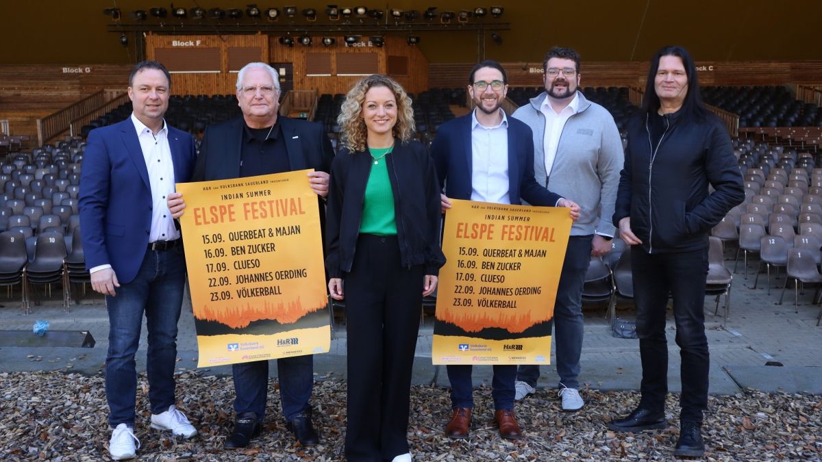Veranstalter und Sponsoren des Indian Summer freuen sich auf tolle Konzerte vor vollem Haus: (v.l.) Frank Segref (Volksbank Sauerland), Hardy von der Brake (H&R), Mitveranstalterin Kim Ludwig, Roman Roß (Fa. Mennekes), Philipp Aßhoff (Geschäftsführer Elspe Festival) und Uli Korte (Eventtechnik Südwestfalen). von Marita Sapp